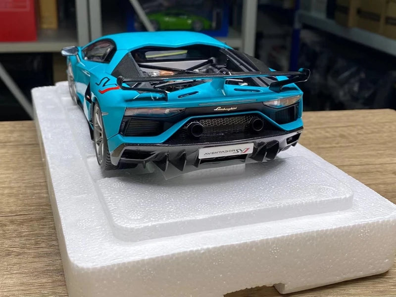 Autoart 1:18 AVENTADOR SVJ Car Model Resin Model for Decoration and Gifts