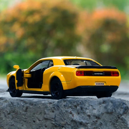 Hot Sell Diecasts Toy Vehicles 1:36 Scale High Simulation Challenger Muscle Car Alloy Pull Back Collection Toy Cars Model Gifts