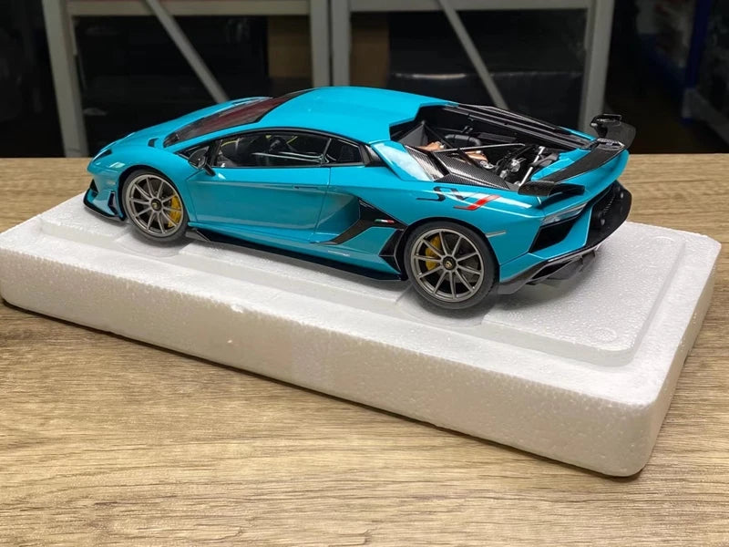 Autoart 1:18 AVENTADOR SVJ Car Model Resin Model for Decoration and Gifts
