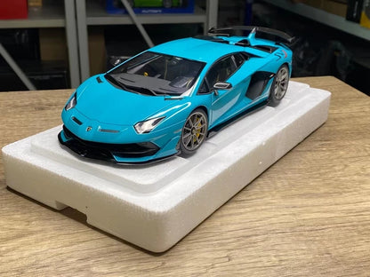 Autoart 1:18 AVENTADOR SVJ Car Model Resin Model for Decoration and Gifts