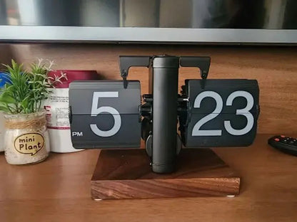 Automatically Page Turning Flipping Clock for Modern Home Office Decoration.Full of Sense of Technology.A Battery Included.