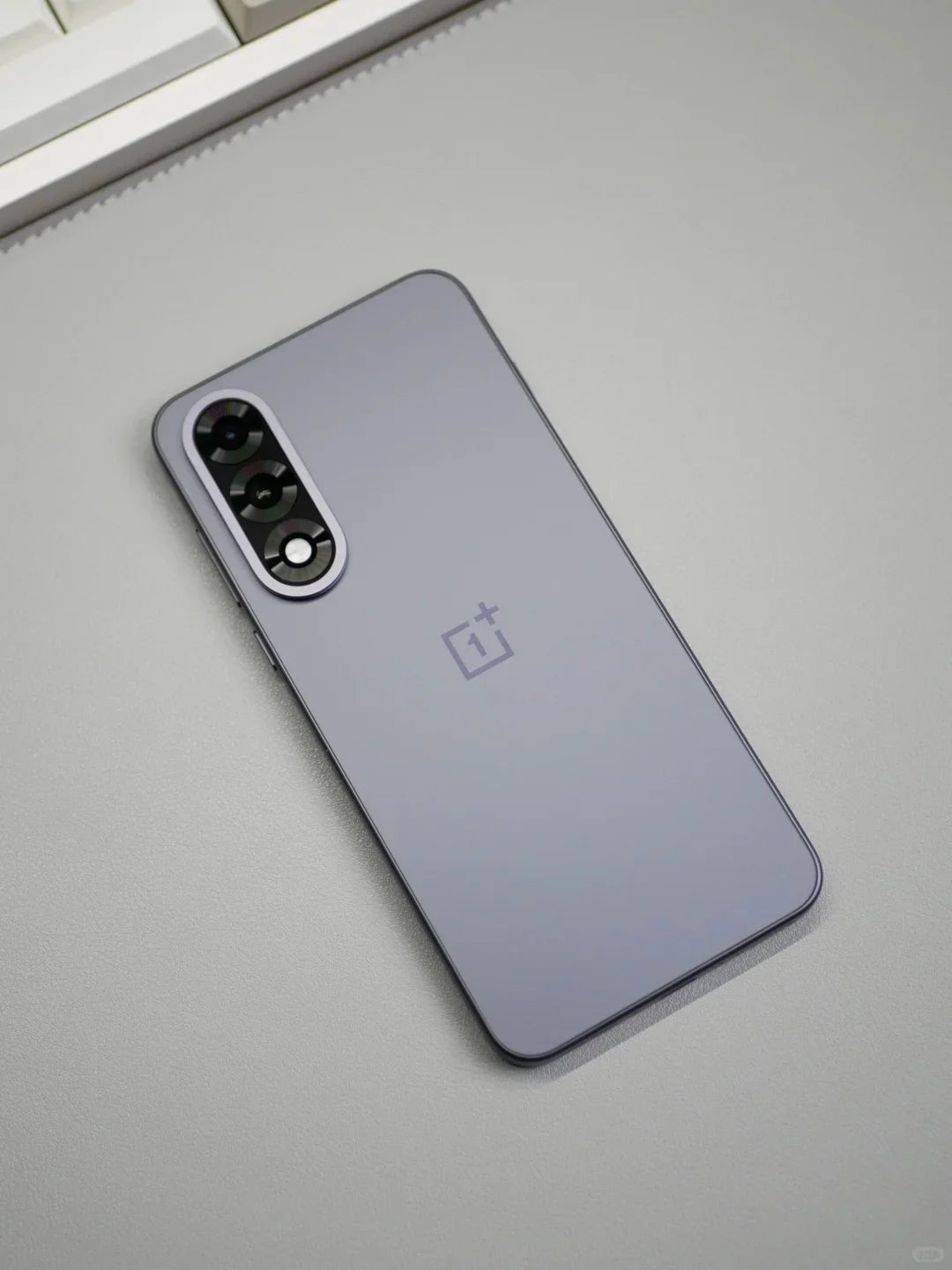 Oneplus Nord 5 Smartphone 5g Snapdragon 8S Gen 3 6.83”Amoled Display 144 Hz 5200Mah 80W Supervooc Charging 50Mp Dual Cameras